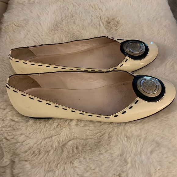 🔥🔥🔥VERSACE Flats Size 39 🔥🔥🔥 - Picture 2 of 12